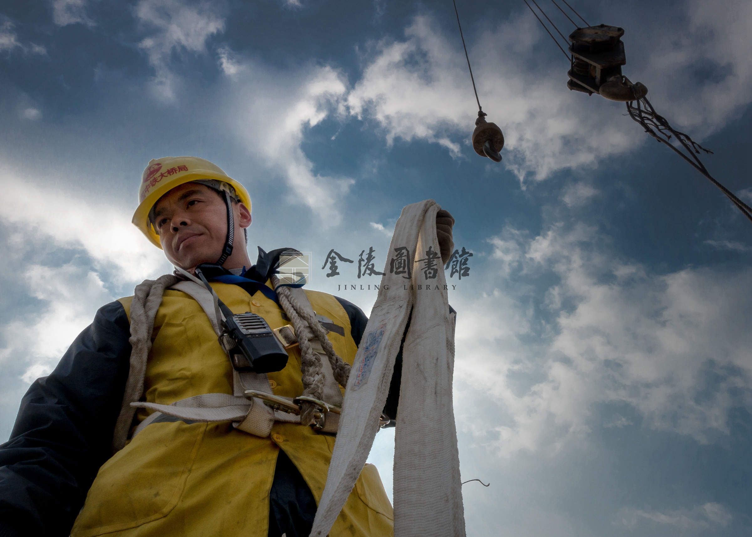 2017年1月10日，来自湖北仙桃的冯庆云、冯顶云兄弟俩相聚在大桥工地。刘晓光摄