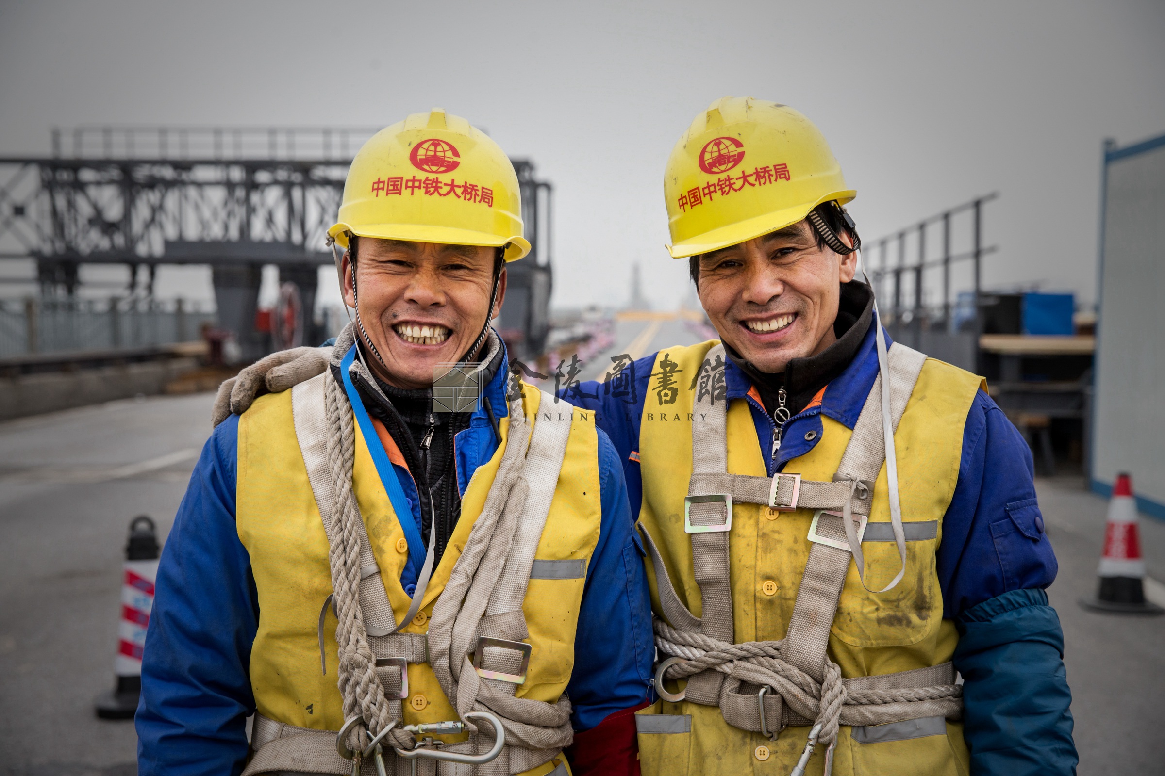 2017年1月19日，双曲拱下的老年门球比赛正在进行中。刘晓光摄